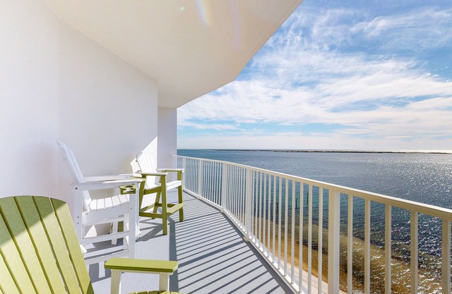 Cozy waterfront condo with pool, fitness area, balcony, & washer/dryer