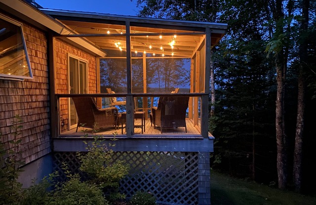 Cozy waterfront cottage 30 minutes from Acadia National Park