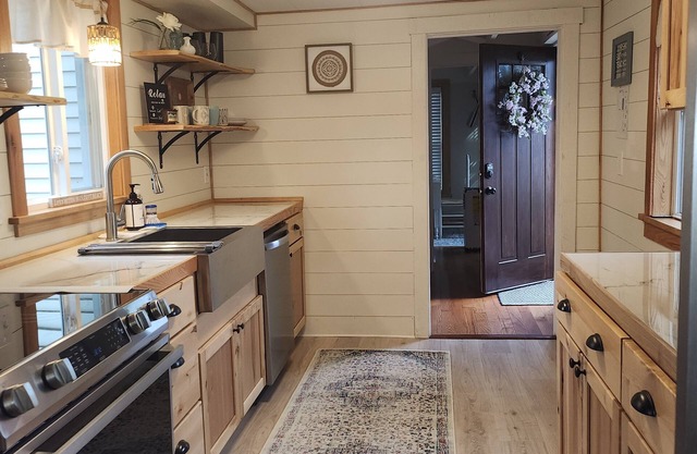 Cozy Waterfront Cottage with Private Dock and Lake Access