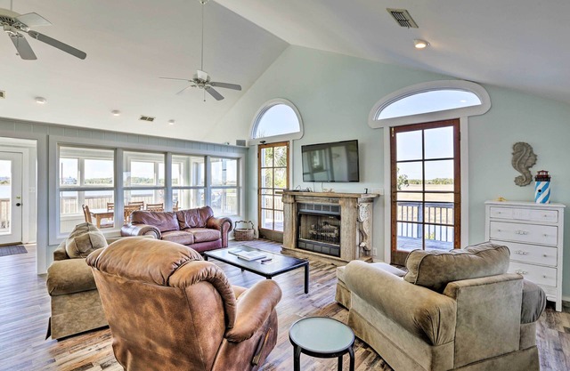 Crawfordville Home in Waterfront auf Live Oak Island!