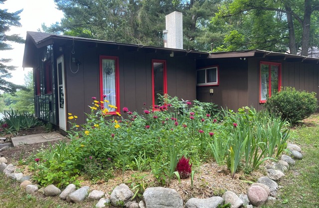 Cozy waterfront sunset cottage on Herendeene Lake in Lake Ann, Dock, Dog ok