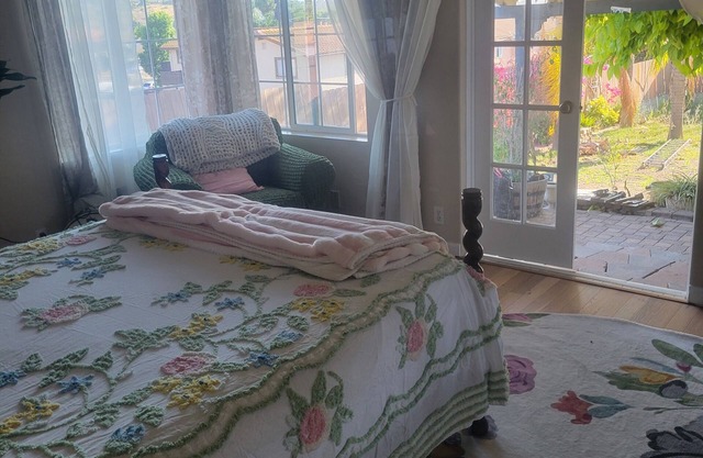 Cozy welcoming family friendly 3-bedroom 2 bath in Spring Valley.