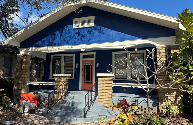 Cozy West Tampa Bungalow is just minutes away from all of Tampa's attractions.