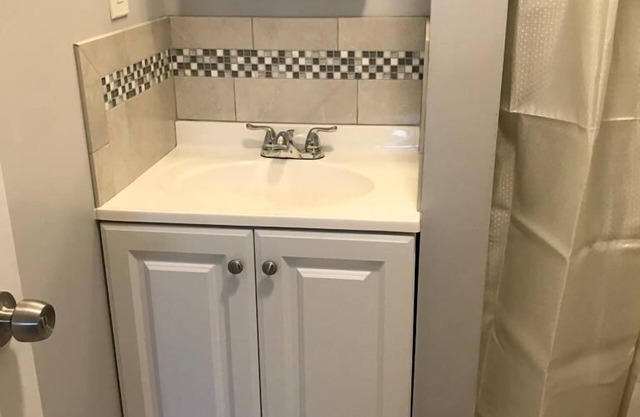 Cozy Wheatley Heights Getaway, close to the LIRR station