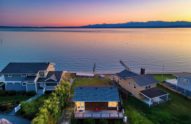 Cozy Whidbey Island Stay | Steps on the Beach | Fireplace, BBQ, Near Trails
