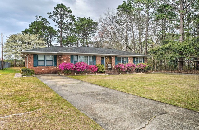 Cozy Wilmington Vacation Rental: 10 Mi to Beach!