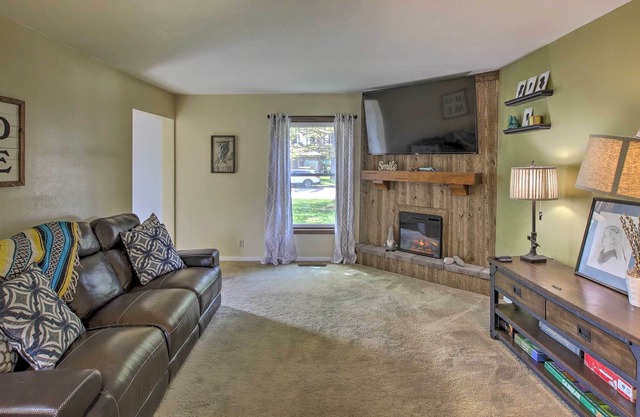 Cozy Wisconsin Springs Home < 2 Mi to Dtwn!