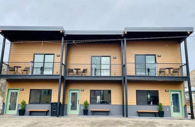 Cozy Wolf Lodge — Unit 3