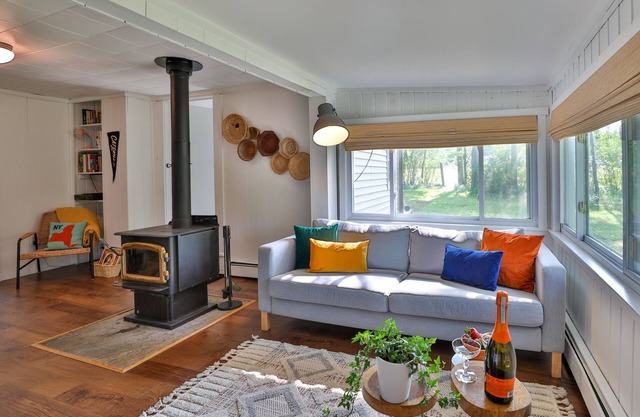 Cozy Cottage Near Woodstock & More