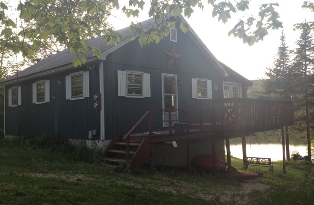 Woodford Cozy Lakefront Cottage