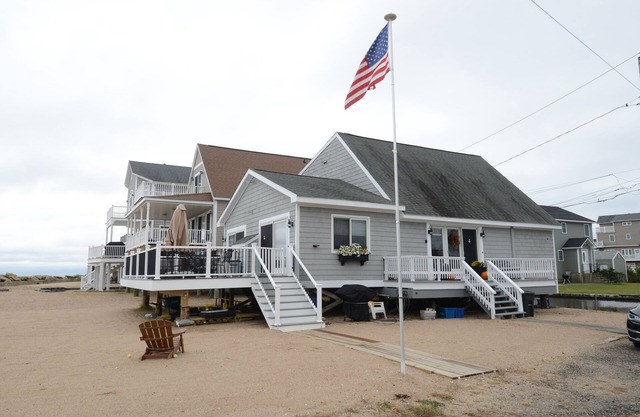 Cozy, year round beachside cottage just steps to the water