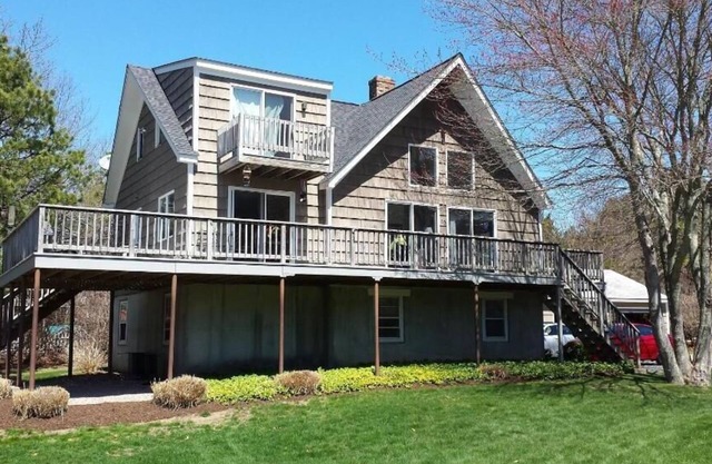 Cozy yet spacious beach home - minutes from Charlestown beaches, BeachPass incl.