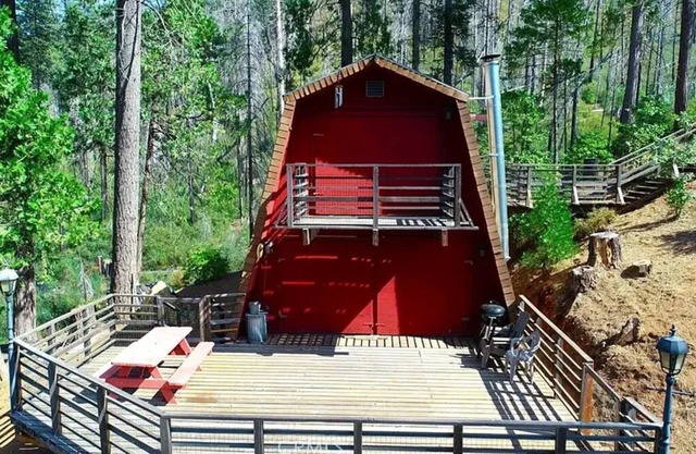 Cozy Yosemite Wood Cabin: A Serene Retreat in Nature! Pet Friendly with WiFi