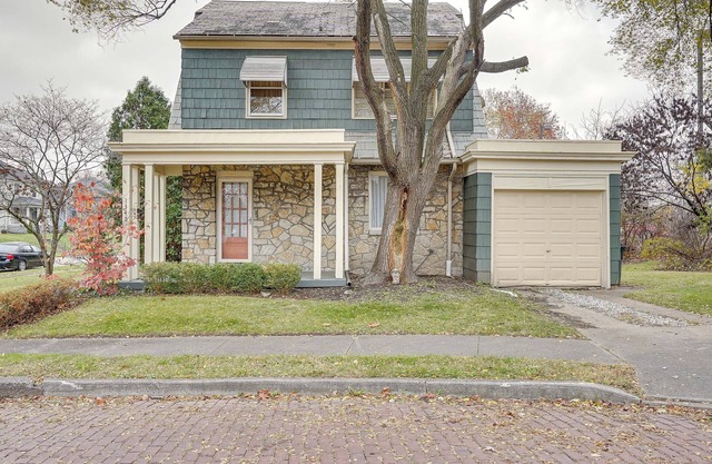 Cozy Zanesville Home ~ 9 Mi to Dillon State Park!
