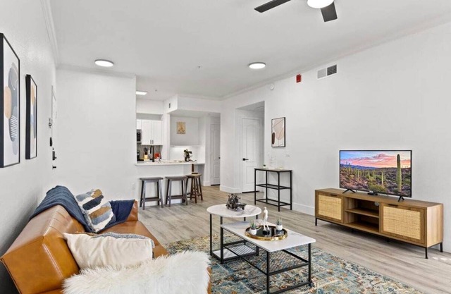 CozySuites Chandler 1BR with 2 pools + Jacuzzi! 08