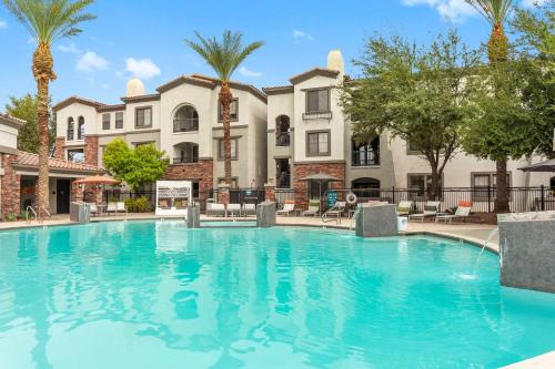 CozySuites Glendale by the stadium with pool 31