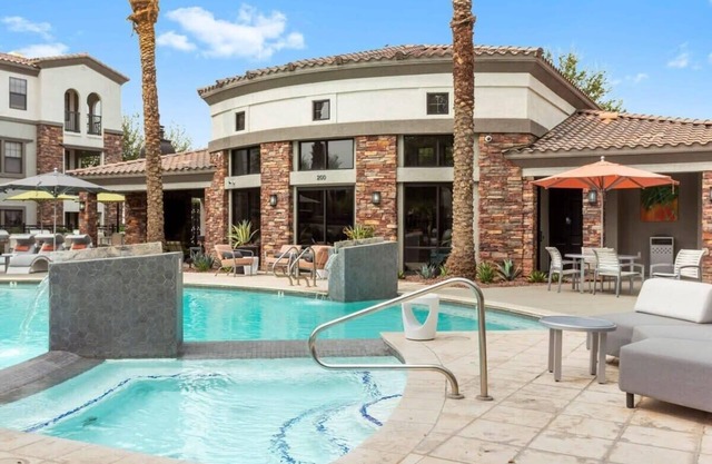 CozySuites Glendale by the stadium w/ pool! 09