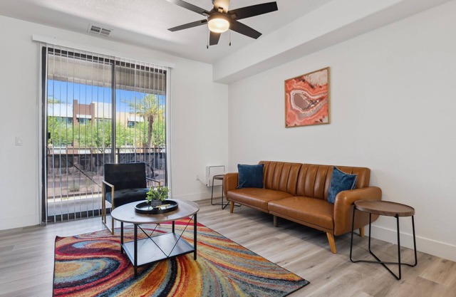 CozySuites Glendale - Westgate w pool! 15