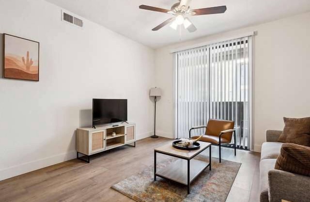 CozySuites Glendale - Westgate w pool! 17