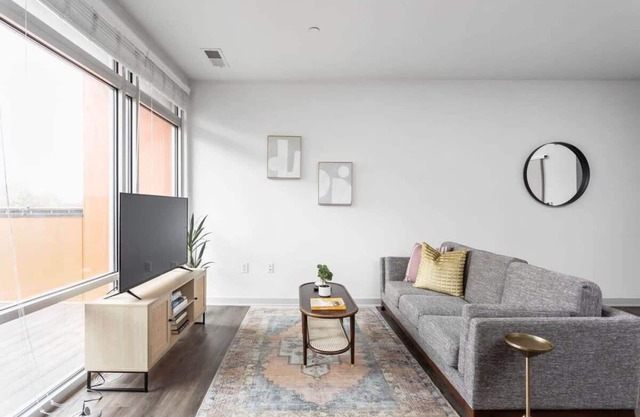 CozySuites I Trendy 1BR, Bottleworks Indy #1