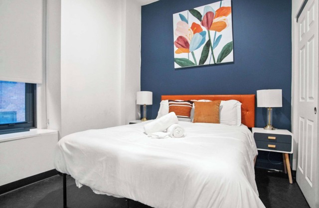 CozySuites Stunning 1BR in Downtown Pitts 41