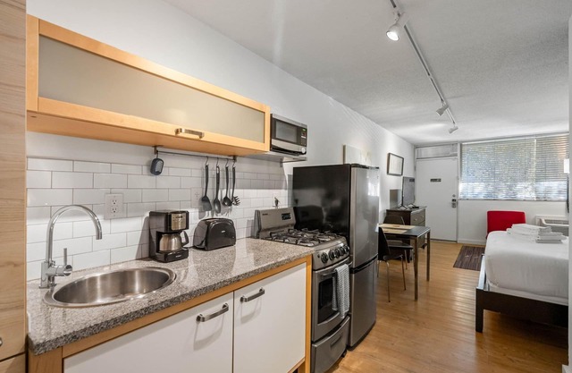 Chic Premium Studio Apartment (H) - Beinhaltet wöchentliche Reinigung mit Wäschewechsel