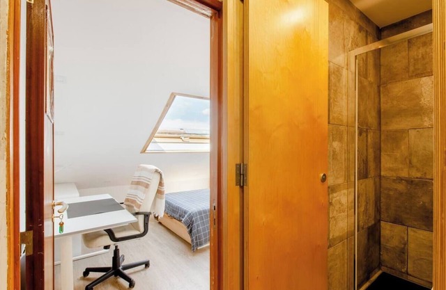 CQ12 ❤️ Cozy Room with Double Bed | Weekly Cleaning