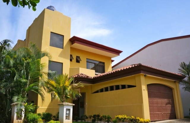 CR Surf House - Luxus Strand Haus mit privatem Pool