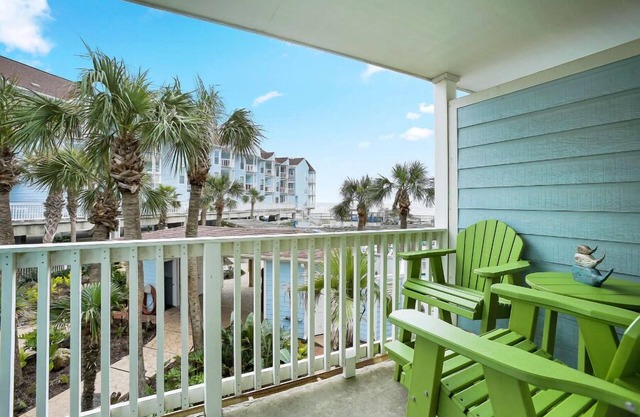 Crab Crib! Beachside Resort! With Heated Pool, Hot Tub, and More!