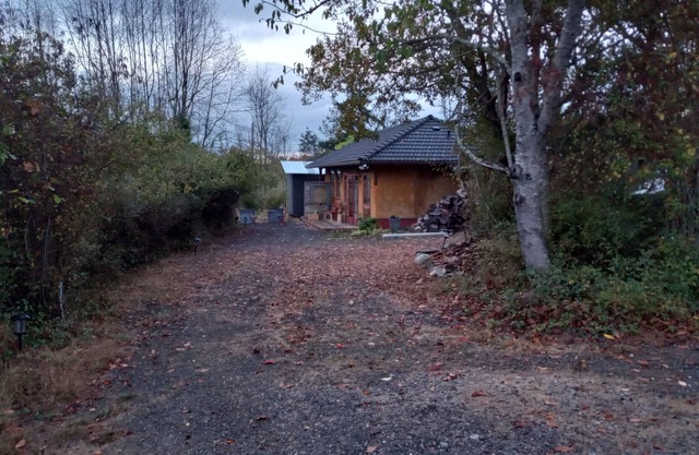 Crafted Cozy Cottage In Town
