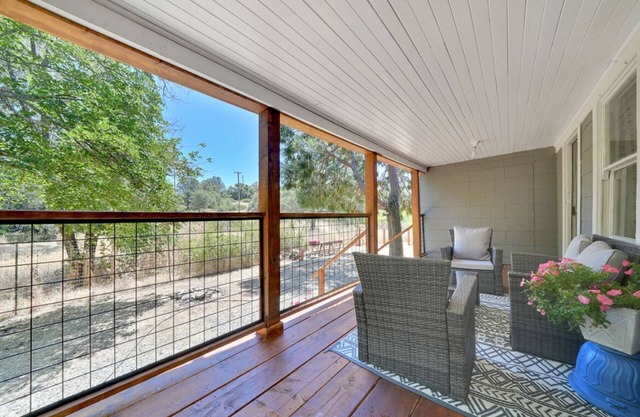 Craftsman Bungalow close to Main Street