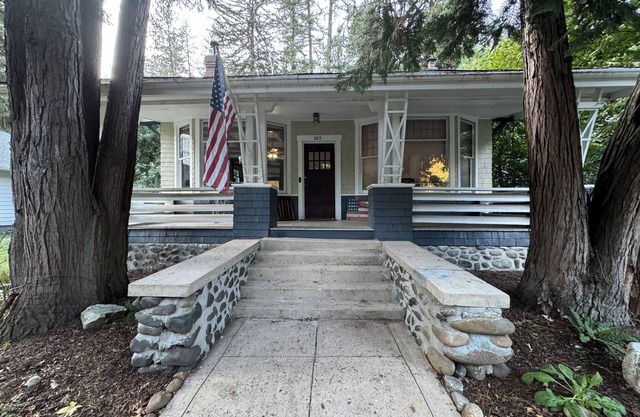Craftsman Charm, 2-bedroom house with AC, WiF, Tranquil Setting