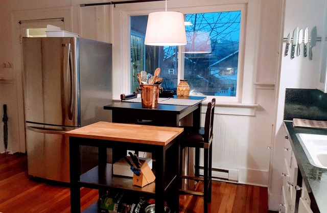 Craftsman style house 4 blocks from PNE, 10 mn to downtown.