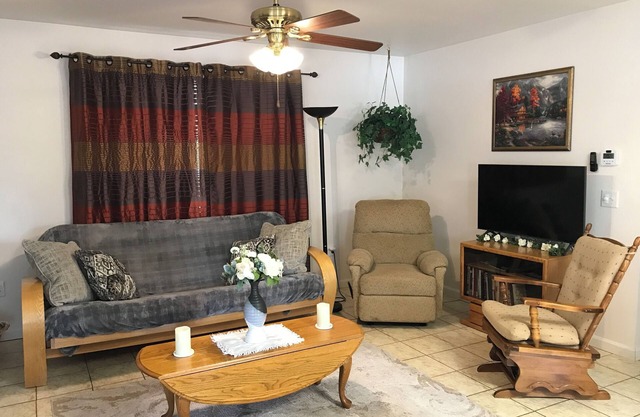 Craigmont Getaway Get comfortable and enjoy plenty of space and cozy fireplace!