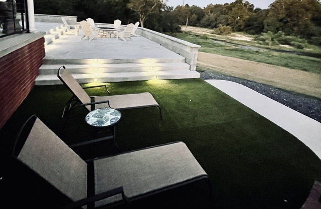 Crawford's Lookout a.k.a-CLO ~ Private RiverFront ~ Outdoor Entertainment Patio