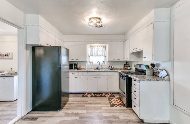 Crazy Cow Farmhouse with Sweeping Country Views in Chandler, OK