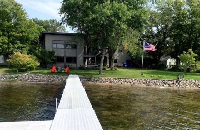 Create Lasting Memories: Unwind at Lakefront Haven Amidst Nature’s Painted Sky