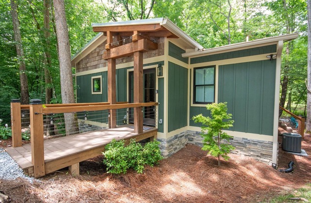 Creek front, Hot Tub, Starlink Wi-Fi, Firepit