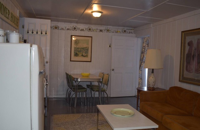 Creek House sleeps 4-8 guests with private bathroom, queen bed, single beds and kitchenette.