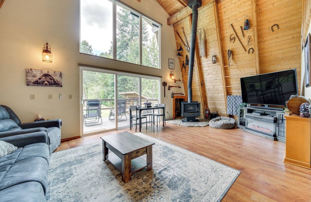 Creek & Lake Access at Cabin Near Cle Elum!