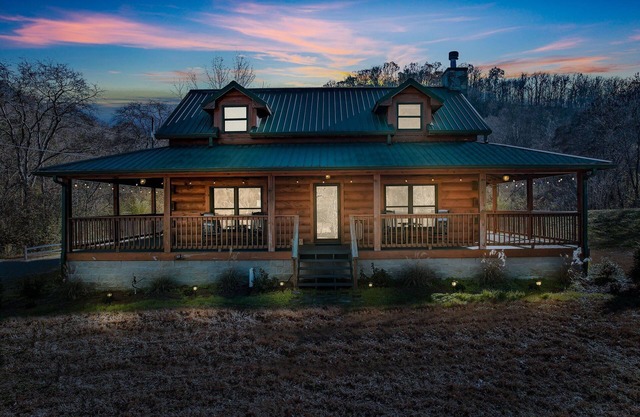 15 min to downtown Nashville, Luxury Cabin Retreat, Great Summer Rates