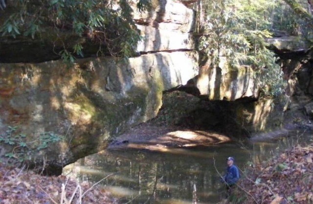 Creek Side Glamper in the Red River Gorge