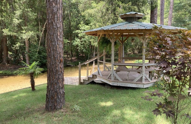 Creek Waterfront Private RV Lot (3 minutes from interstate)