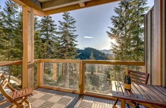 Creekside 2 Bedroom With Incredible Mountain Views