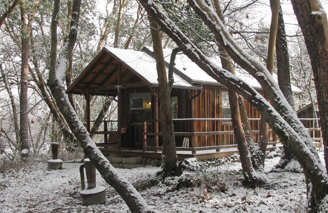 Creekside Cabin - ein ruhiges, waldreiches Landvergnügen
