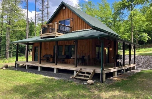 Creekside Cabin with Lake Access , Brand new build !!!
