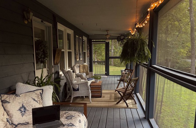 Creekside Cottage home all to yourself.