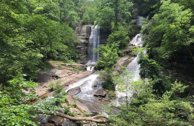 Nebenhaus von Creek in unmittelbarer Nähe der Twin Falls.