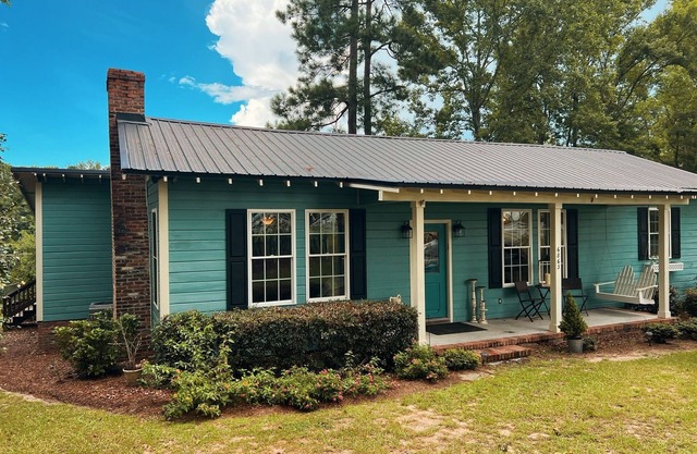 Creekside Country Cottage- minutes away from I-95