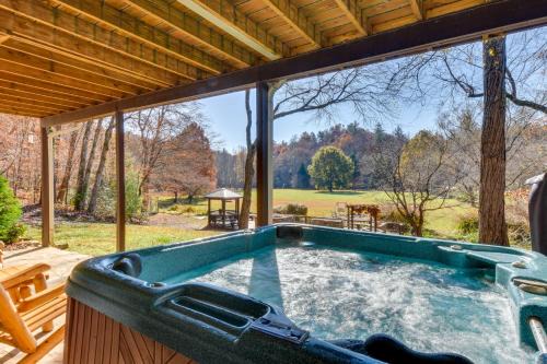 Creekside Country Escape Pickleball and Game Room!